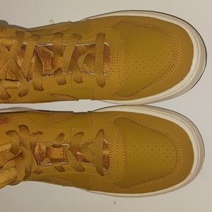 Nike Court borough MID